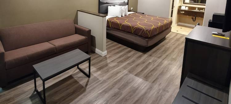 赛普里斯速 8 酒店(Super 8 by Wyndham Cypress Buena Park Area)图片