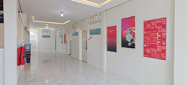 红门伊斯兰教义酒店 - 靠近朋卡诺体育馆 - 南琼(RedDoorz Syariah Near Gor Bung Karno Nganjuk)图片