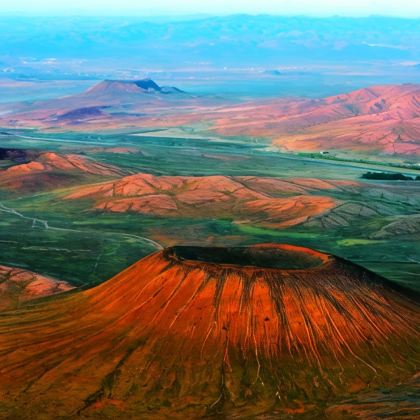 内蒙古呼和浩特+辉腾锡勒草原+乌兰哈达火山地质公园+响沙湾3日2晚拼小团