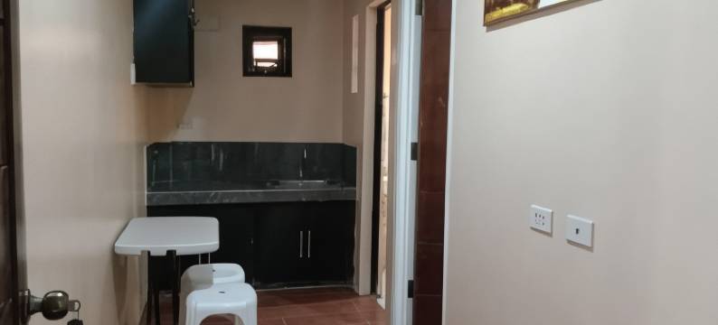 RedDoorz @ JJ and Kaye Apartment图片