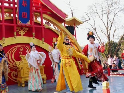 Spring splendor at Huaqing Palace with nearly 100 Tang-style performances