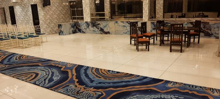曼迪高地酒店 - 酒吧、高级餐饮和宴会厅(Hotel Mandi Heights - Bar, Fine Dining & Banquet Hall)图片
