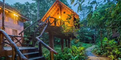 藝術河景旅館
