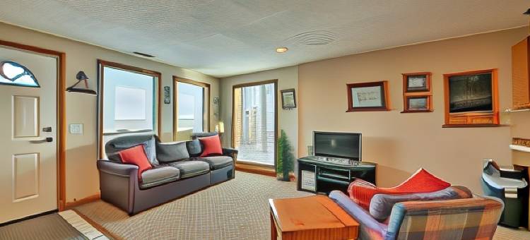 '雪中小屋' 舒适的Winterplace滑雪度假小屋(Snowed Inn Cozy Winterplace Ski-InandSki-Out Cabin)图片