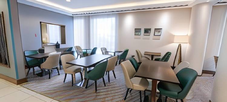 伯恩矛斯希尔顿欢朋酒店(Hampton by Hilton Bournemouth)图片