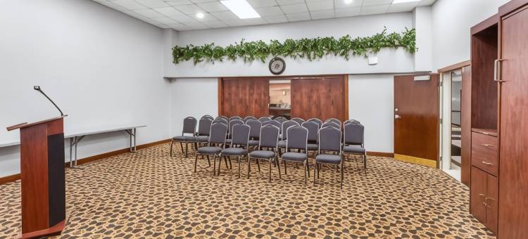 克拉丽奥西北套房酒店(Clarion Inn & Suites Northwest)图片