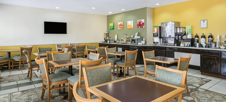 品质酒店及套房哈维(Quality Inn & Suites Near I-80 and I-294)图片