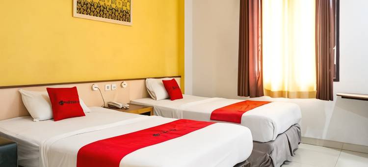 红多兹酒店-近查亚普拉港(RedDoorz Near Pelabuhan Jayapura)图片