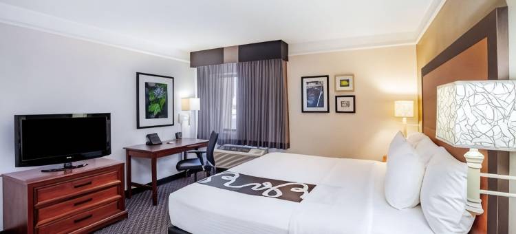 休斯顿贝敦东拉昆塔温德姆套房酒店(La Quinta Inn & Suites by Wyndham Houston Baytown East)图片