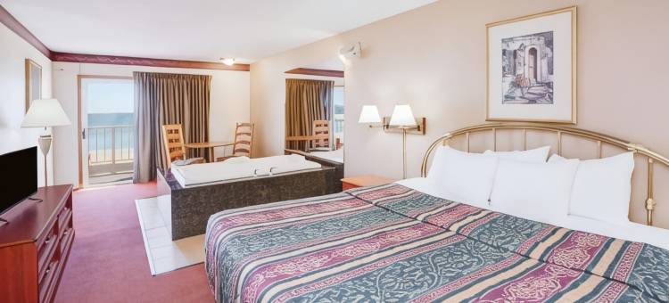 麦基诺城-海滨区速8酒店(Super 8 by Wyndham Mackinaw City/Beachfront Area)图片