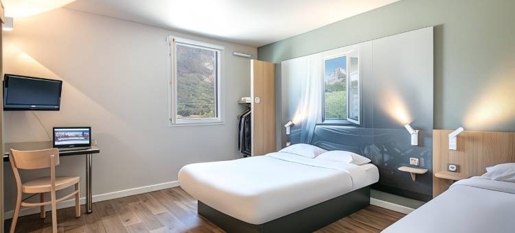 圣让德莫里安住宿加早餐酒店(B&B Hôtel Saint Jean de Maurienne)图片