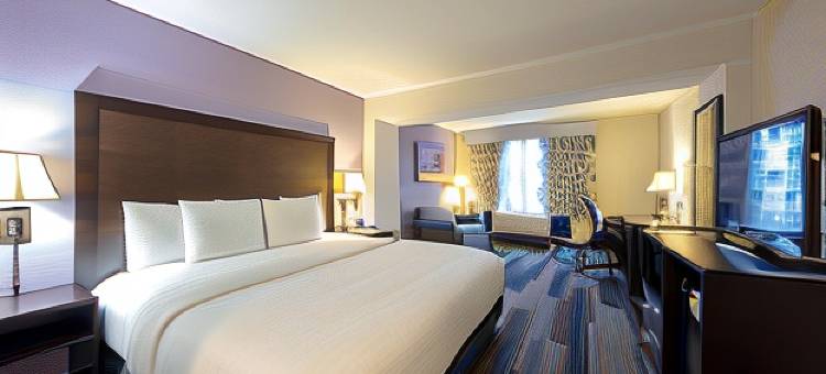 斯普林菲尔德机场广场拉昆塔温德姆套房酒店(La Quinta Inn & Suites by Wyndham Springfield Airport Plaza)图片