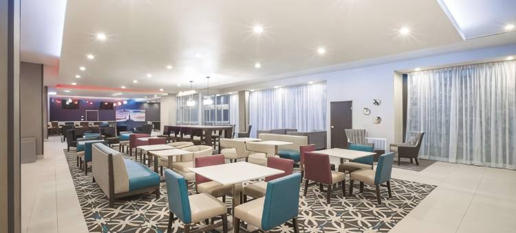 圣马科斯奥特莱斯购物中心拉昆塔温德姆套房酒店(La Quinta Inn & Suites by Wyndham San Marcos Outlet Mall)图片