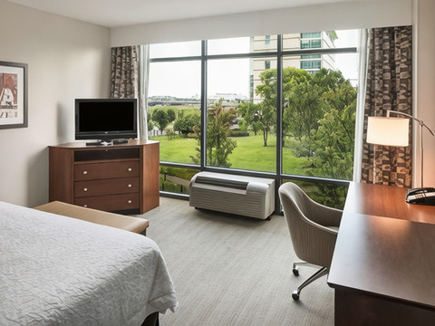 希尔顿欢朋套房酒店-小石城市区