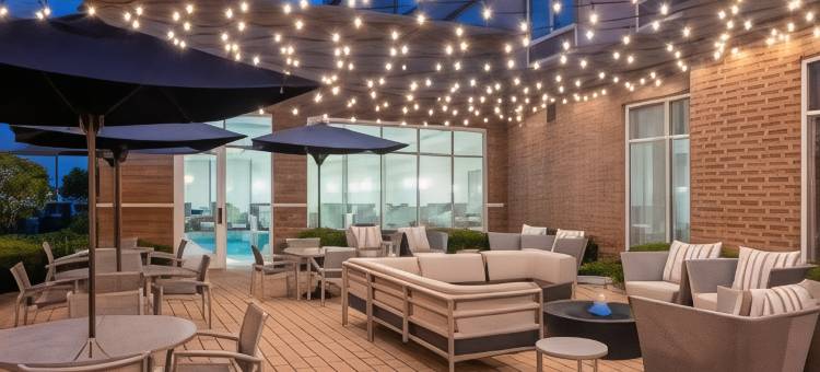 芝加哥中途机场希尔顿逸林酒店(Doubletree by Hilton Chicago Midway Airport)图片