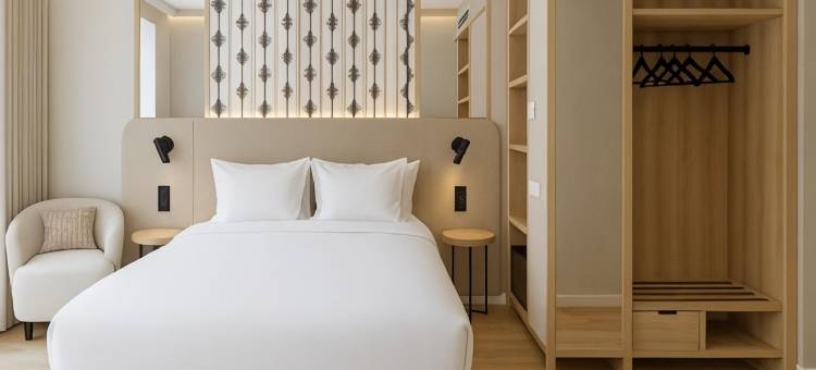 佩蒂特宫雷纳广场酒店(Petit Palace Plaza de la Reina)图片