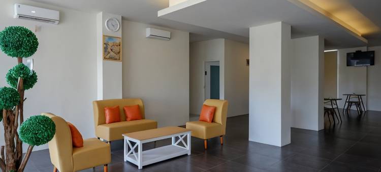 红多兹Plus酒店-近梭罗巴鲁(RedDoorz Plus Near Solo Baru)图片