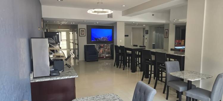 坦帕雷蒙德詹姆斯体育场温德姆戴斯套房酒店(Days Inn & Suites by Wyndham Tampa / Raymond James Stadium)图片