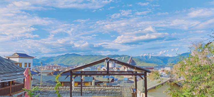 香格里拉望山小院客栈(独克宗古城店)图片