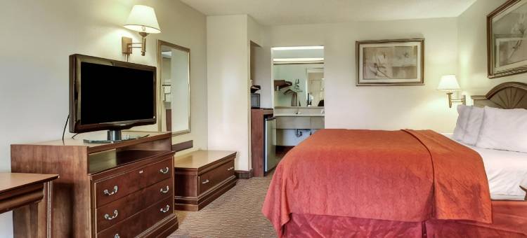 品质酒店及套房克林顿 - 杰克逊西(Quality Inn & Suites Clinton - Jackson West)图片