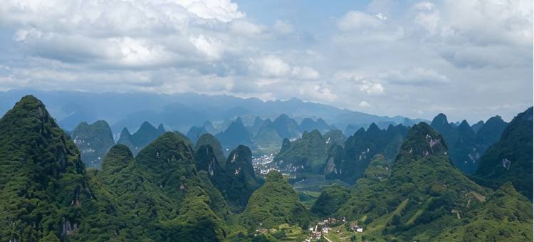 阳朔画山云舍图片