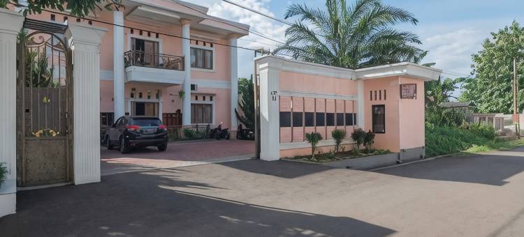 池芒古米特拉红门酒店(Pondok Cimanggu Syariah Mitra RedDoorz)图片
