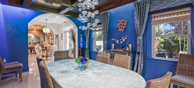 Luxury Tropical Paradise: Tiki Hut & 50ft Lap Pool – Ideal for Family & Friends图片