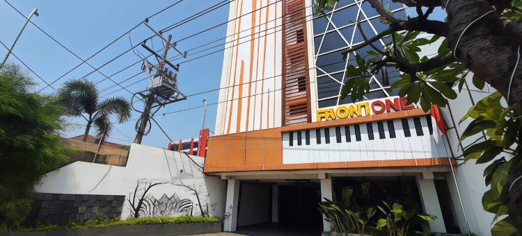 三宝拢弗朗特万旅馆(Front One Inn Semarang)图片