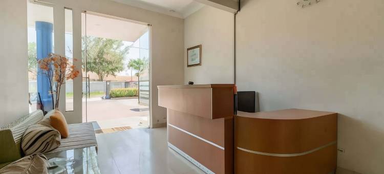 红多兹酒店-近朋库卢班台班让2号(RedDoorz Near Pantai Panjang Bengkulu 2)图片