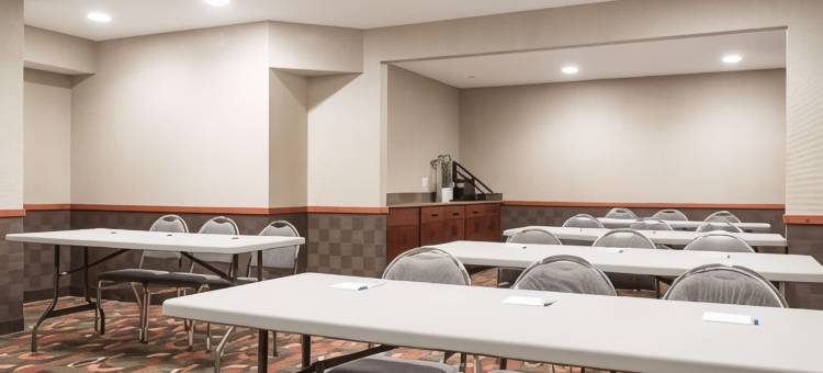 欧克莱尔呗盟套房酒店(Baymont by Wyndham Eau Claire WI)图片