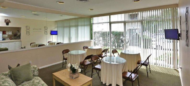 东汉普顿度假屋酒店(East Hampton House Resort)图片