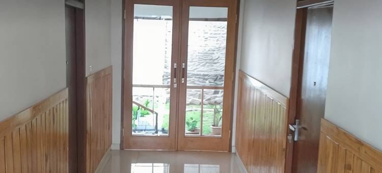 鲁玛伊斯兰及科兰雷南布根维尔旅馆(Rumah Syariah & Kolam Renang Bugenville Guesthouse)图片