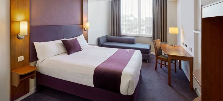 彭赞斯普瑞米尔酒店(Premier Inn Penzance)图片