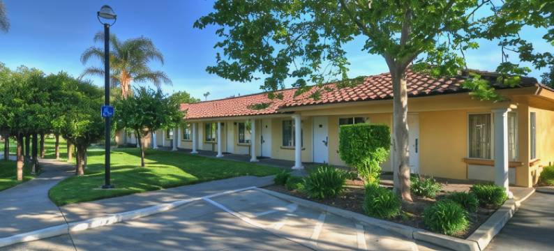 大学公园旅馆套房酒店(University Park Inn & Suites)图片