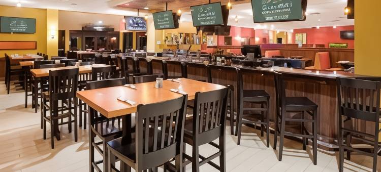 北圣保罗秀尔维贝斯特韦斯特优质酒店(Best Western Plus St. Paul North/Shoreview)图片