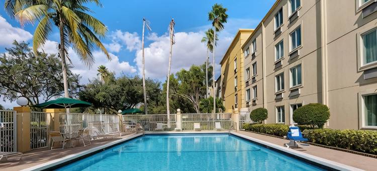 黎明城索格拉斯米尔斯拉昆塔温德姆套房酒店(La Quinta Inn & Suites by Wyndham Sawgrass)图片
