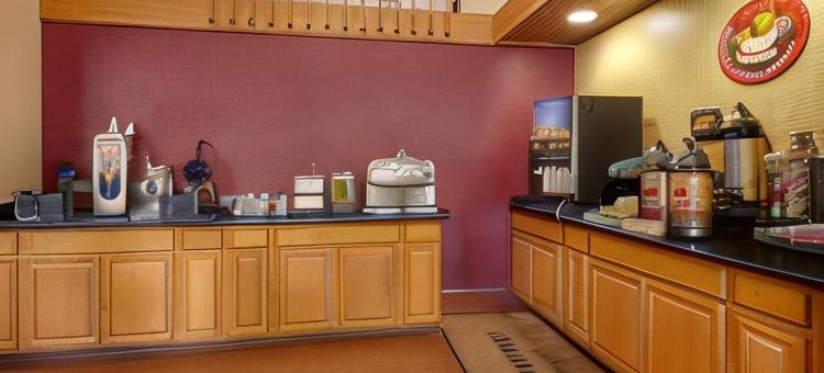 埃尔克霍恩和日内瓦湖AmericInn酒店(AmericInn by Wyndham Elkhorn Near Lake Geneva)图片