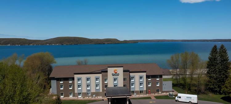 的因特拉克湖前舒适酒店(Comfort Inn & Suites Munising-Lakefront)图片