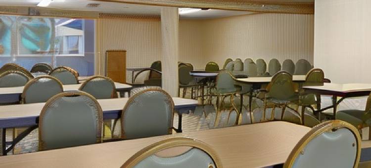克利夫兰机场西华美达酒店(Ramada by Wyndham Cleveland Airport West)图片