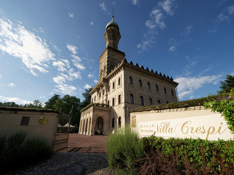 瑞莱斯克雷斯皮城堡别墅酒店