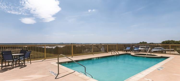 沃斯堡莱克沃思拉昆塔温德姆套房酒店(La Quinta Inn & Suites by Wyndham Fort Worth - Lake Worth)图片
