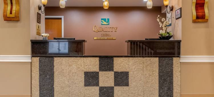 布卢明顿品质酒店-近大学(Quality Inn Bloomington Near University)图片