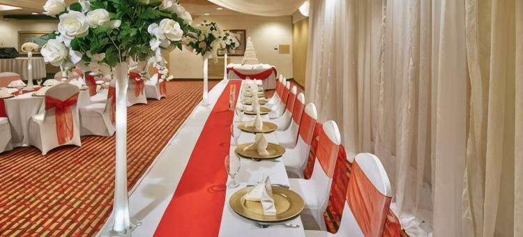 阿尔伯克基市中心温德姆华美达酒店(Ramada Plaza by Wyndham Albuquerque Midtown)图片