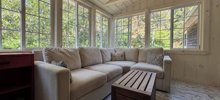 池塘附近迷人葡萄园小屋(A Charming Vineyard Cottage Just Off the Pond)图片