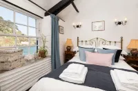 Stunning house right by the sea, spectacular far reaching sea views in Polperro - Country Houses