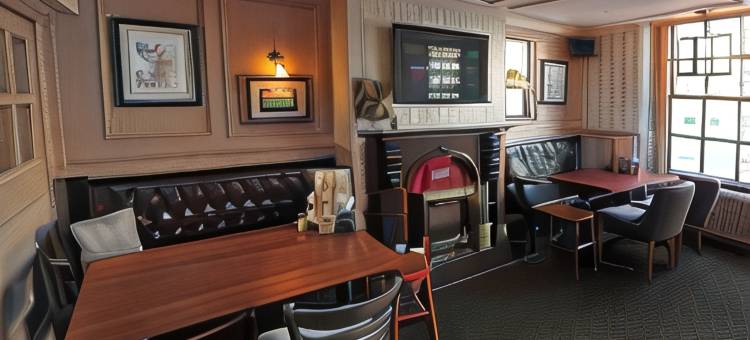 白鹿晚安旅店(The White Hart Inn by Greene King Inns)图片