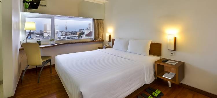 威兹佩姆达三宝拢酒店(Whiz Hotel Pemuda Semarang)图片