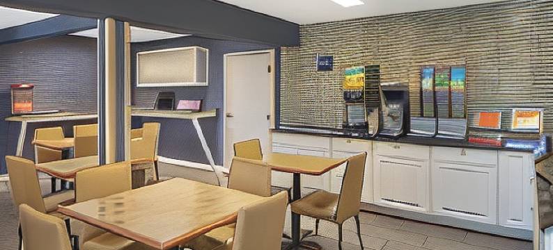 里士满山/萨凡纳地区Travelodge by Wyndham酒店(Travelodge by Wyndham Savannah Area/Richmond Hill)图片