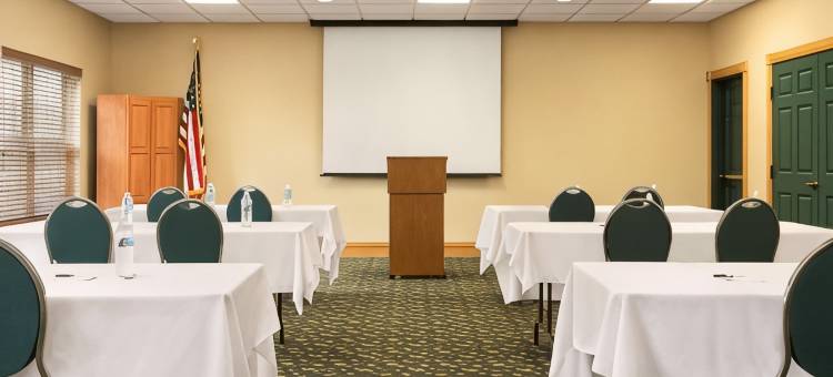 萨莱纳丽怡酒店(Country Inn & Suites by Radisson, Salina, KS)图片