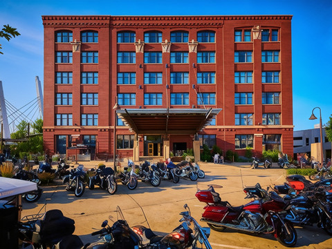 铁马酒店-限成人入住